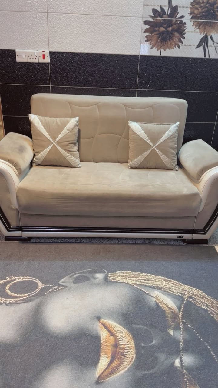 للبيع قنفات 6 مقاعد مع الطبلات 4 طبلات
بسعر 450 الف 

كاونتر ارتفاع مترتين و 70 و العرض 4 امتار مع طباخ وفرن كامل بسعر 750 الف 

كاونتر بابين متر مربع 150 

العنوان بغداد حي القاهرة قرب التانكي 
*********** حيدر
