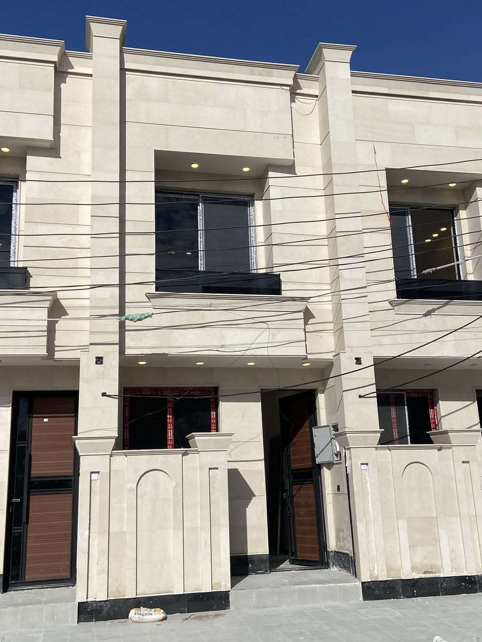 أللهم صل على محمد وآل محمد
تونات للبيع عدد3 مساحه 50 متر 

الواجهه 4 متر 

النزال 12.5 متر

عنوان/شهداء البياع/مربع الضباط/ثاني فرع عن الشارع العام/ثاني بيت عن شارع المظخه التجاري/

يحتوي على:-صاله/مطبخ/صحيات2/غرف نوم عدد3/بيتونه/سطح/

طابو صرف/فرع عريض/رصيف3متر/موقع ممتاز/

بناء فول مواصفات/واجهه مرمر/باب رئيسي قاصه/

شبابيك ألمنيوم/

للاستفسار الأتصال ☎️

***********

***********

يتوفر واتساب
