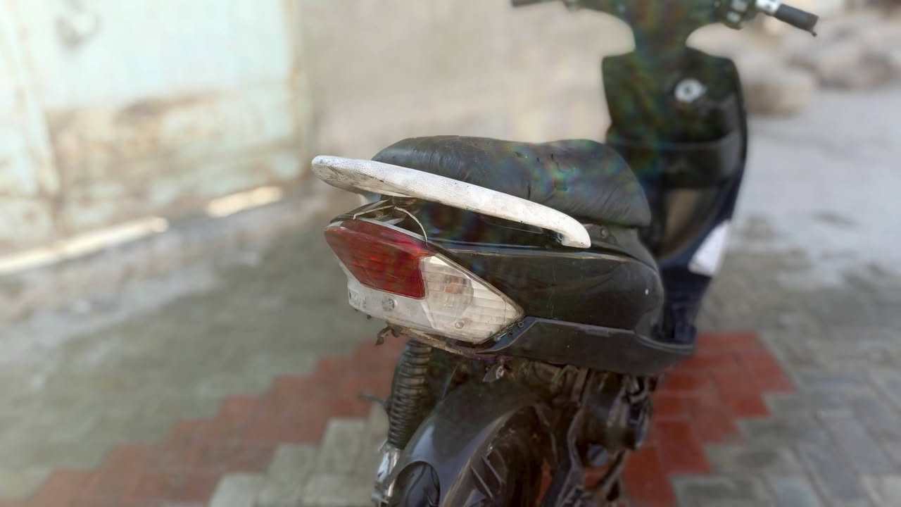 سلام عليكم دراجه ماكس بلاديه بوشه ٤٩ سلف ٤٩ 
مامفتوحه  السعر ٥٠٠ بيه مجال
كهربائيات كله شغاله نقصه باتري ضعيف
مكاني كربلاء الحر 
***********
