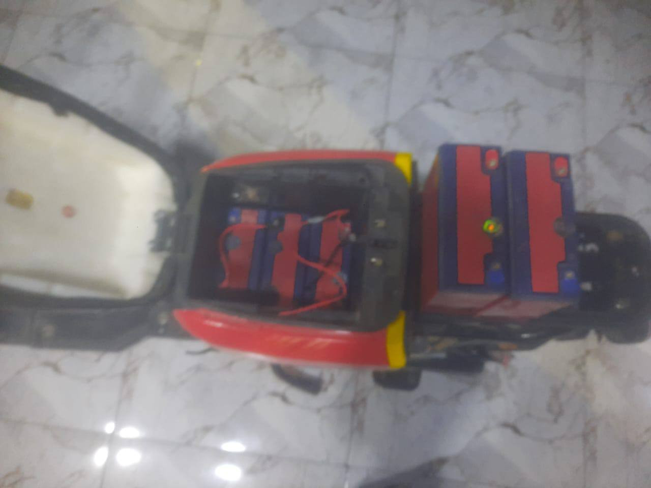 السلام عليكم اخوان دراجة شحنR11 للبيع بيه خلل بالبطاريات يعني الدراجة غير شغالة الدراجة نضيف بصمة وتشغيل عن بعد صاله 3اشهر من طالع من الوكالة يعني الدراجة اخو الجديد بس بيه خلل بالبطاريات اخذته ب700الف
عارضها للبيع رايده ب 350وبيه مجال لطيبين
مكاني البصرة /الطوبة والنخيل 
رقمي ***********
