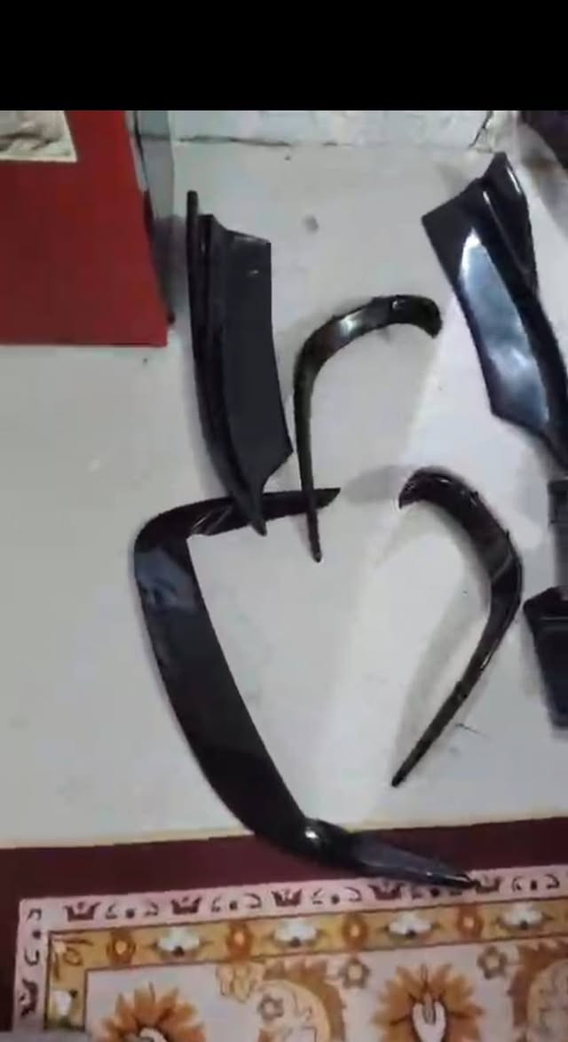 ألسلام عليكم للبيع طخم تاير +وياله حجم 20وكت كامل جارجر ***********
