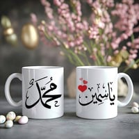 خلّي هديتك تحچي عنك ☕✨ نطبع على الأكواب حسب الطلب ولدينا لوحات جدارية ...