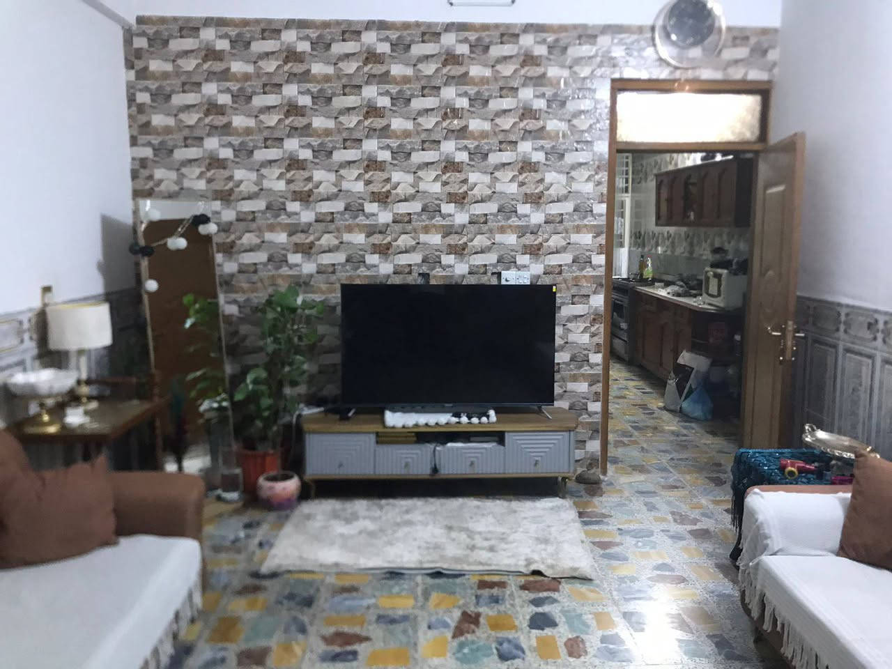 دار للايجار .... بدون دلاليه اني صاحب الدار 
100 متر طابقين  3 غرف نوم فارغ وجاهز 
كويريش منطقة 3000 خلف اسواق التين والزيتون بفرعين 
للاتصال فقط ما اجاوب على الفيس بوك 
***********   موجود واتساب
