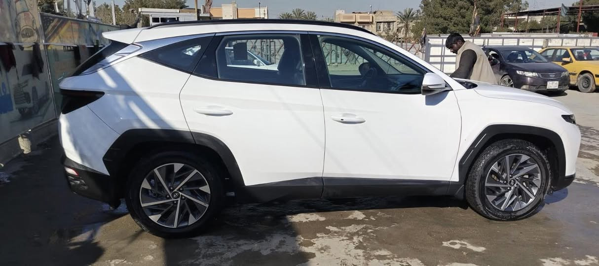 اسلام عليكم سيارة هونداي توكسان موديل 23 السيارة جديدة مكفولة سعرها 210 وبيها مجال للطيبين مكان السيارة بغداد الامين نواب الظباط رقم موبايل ***********
