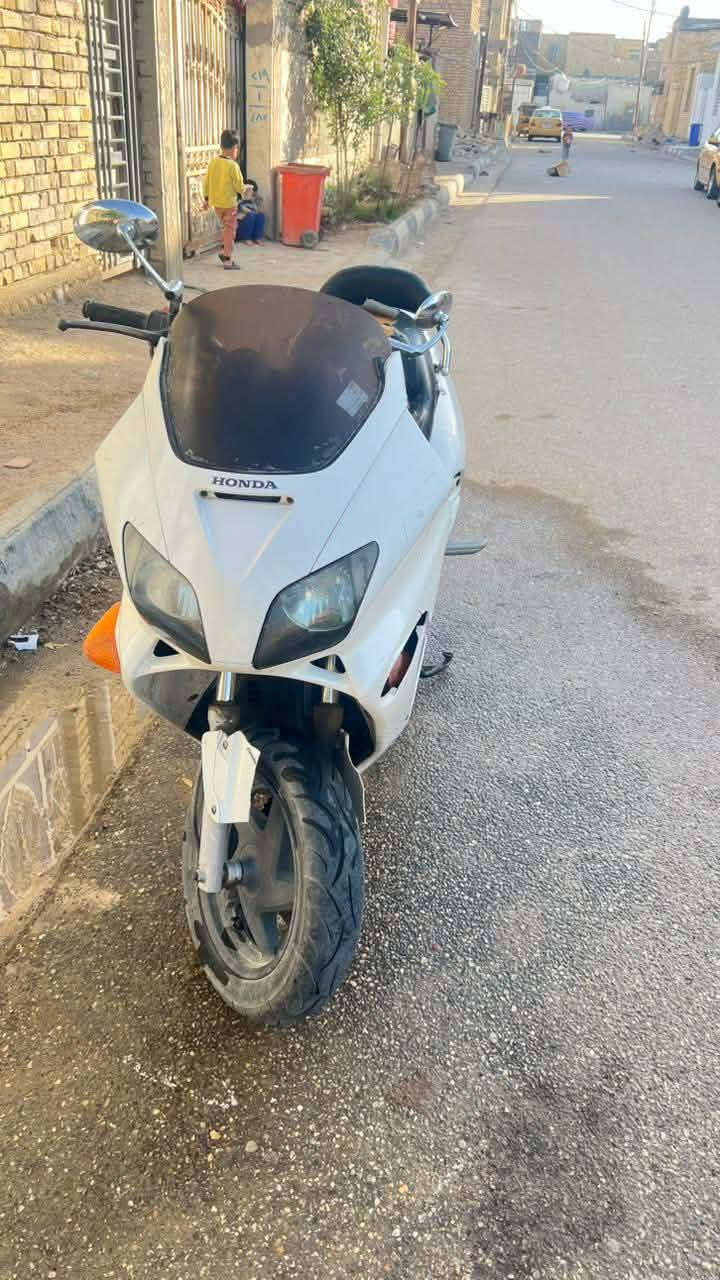 السلام عليكم فورزه بيها صوت بالمحرك للبيع السعر ٣٥٠ وبيها مجال قليل *********** المكان ناصريه صالحيه
