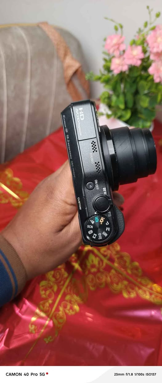 -. بدقة تصوير تبلغ 18.2 ميجابكسل 
 ومستشعر  Exmor R لإنتاج صور عالية الجودة.

 التقريب البصري القوي بمعدل 20 ضعفاً (20x).

 مقاطع الفيديو بدقة عالية (Ful( HD).
 تصوير البانورامي الذكي وتسجيل المواقع عبر نظام تحديد المواقع (GPS
ملقاته:
 بطارية✅
رام✅
كيبل شحن✅
جنطة كركوك, العراق


**إذا كنت صاحب هذا الإعلان وتريد حذفه لأي سبب، رجاءا أرسل رسالة إلى الدعم الفني**