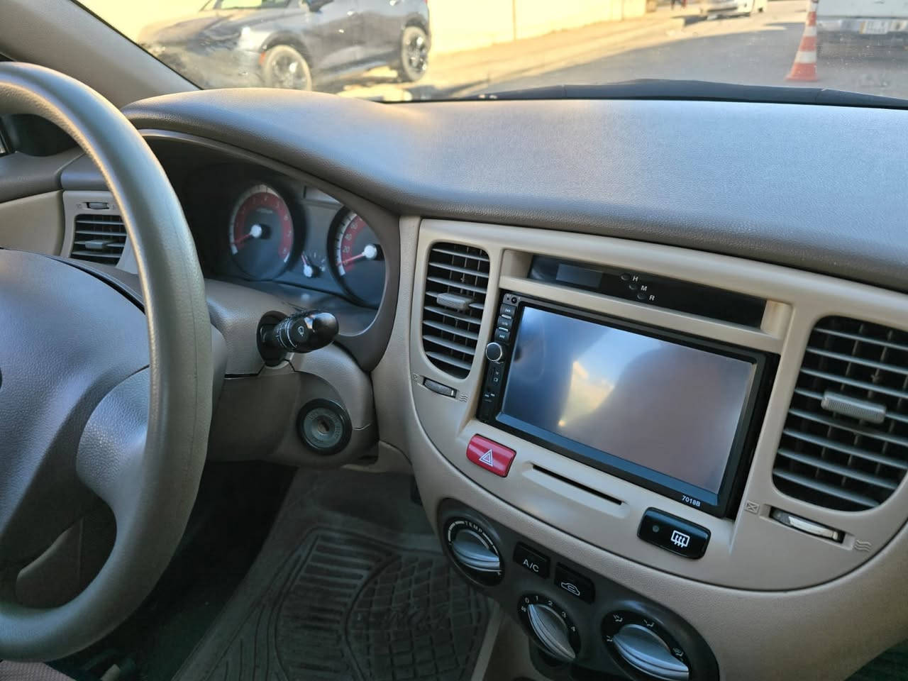 كيا ريو ٢٠١٢ مسجل ٢٠١١
محرك ١٤٠٠
ماشيه ٢٥٠٠٠٠
حادث جاملغ و بنيد تبديل
سعر ٧٨ ورقه
سنويه جديده مكفوله من الغرامات
مكان السيارة كركوك 
موبايل ***********
