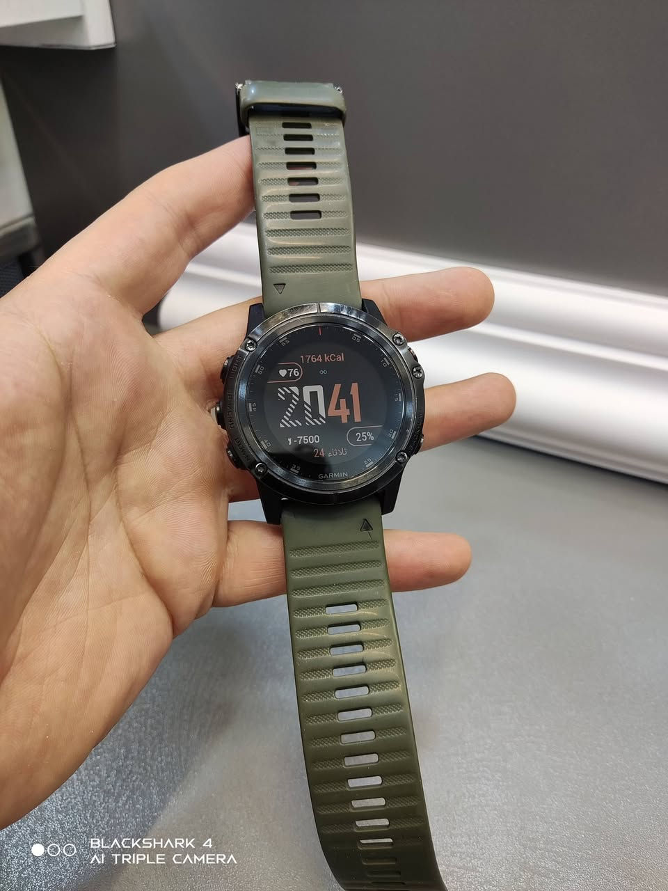 garmin fenix 5x plus
نضافة 90 💯 
حجم 51 mm 
شحن 14 يوم + كيبل شحن أصلي
تدعم خرائط العراق للاستفسار ***********
