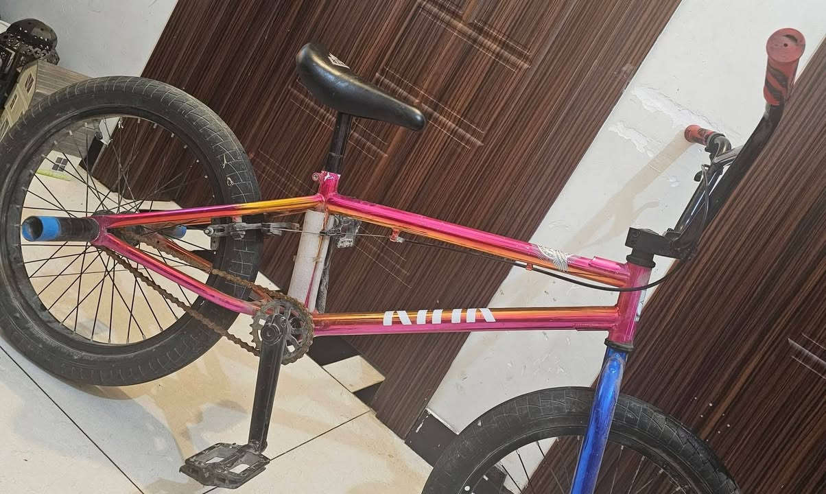 السلام عليكم
BMX نظيف جد للبيع
***********
