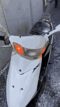 السلام عليكم دراجه عصفوريه للبيع دراجه حلوه بيه دبل رياضي و فج امامي سعر 275 و بيه  مجال الطيبين مكاني بغداد البلديات ***********
