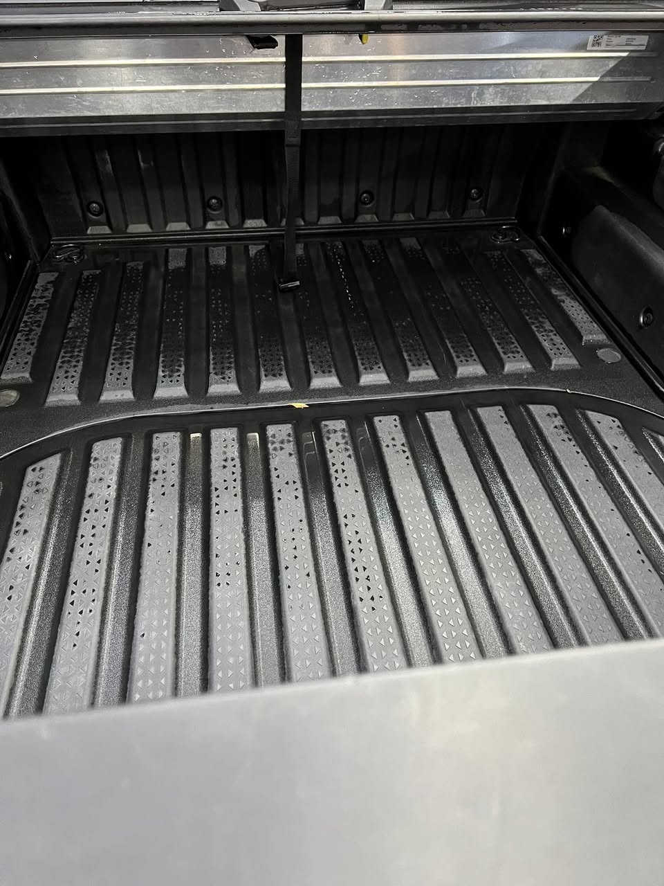 🚗 للبيع: هيونداي سانتا كروز 2023
📍 مكان السيارة: بغداد
📞 للتواصل: ***********

📊 المسافة المقطوعة: 40000 كيلومتر
🛠️ المحرك: 4 سلندر – 2500cc

⚙️ المواصفات:
• فتحة سقف
• بصمة عدد 2
• مقعد السائق كهربائي
• ويل كب
• رادارات 360
• تشغيل عن بُعد
• لايتات LED
• لايتات زينون
• إشارات على المرايا
• تحكم ستيرن جهتين
• شحن لاسلكي
• هاندبريك بصمة
• هيترات بالمقاعد

⚠️ أضرار السيارة:
• وارد أمريكي
• ضرر ضربة خفيفة بالبجم (موضح بالصور المرفقة)
• جميع الوسائد الهوائية (الايرباكات) سليمة ✅ 

📌 تفاصيل إضافية:
• رقم السيارة: أربيل الدولي الجديد
• باسم الشركة – وكالة أو تحويل مباشر 
• لون السيارة: رصاصي غامق (إسمنتي)
