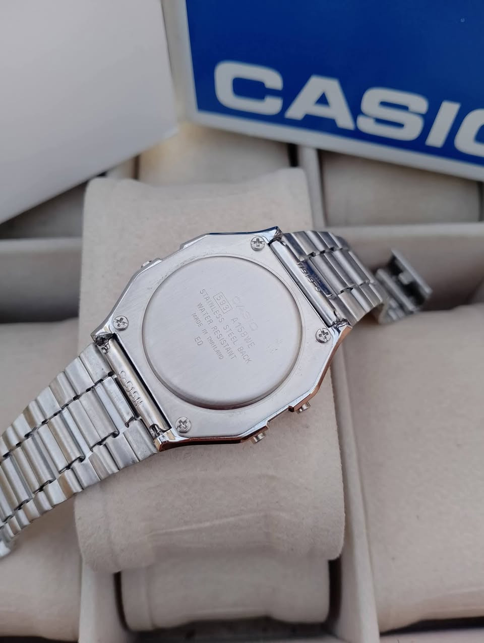 بسم الله الرحمن الرحيم 
تحيه طيبه للجميع ♥️ 
للبيع ساعه كاسيو 
وكاله اصلي غير مستخدم 
سير سل ستيل اصلي
مقاوم للماء 
مضيئه ليلاً 
كامل مرفقات 
السعر 40 الف 💵💵 
العنوان بغداد الدورة 
يوجد توصيل إلى جميع محافظات العراق وبغداد أيضاً
للحجز والاستفسار المراسله على الخاص او على الرقم 
ه‍ *********** ☎️ متوفر واتساب
