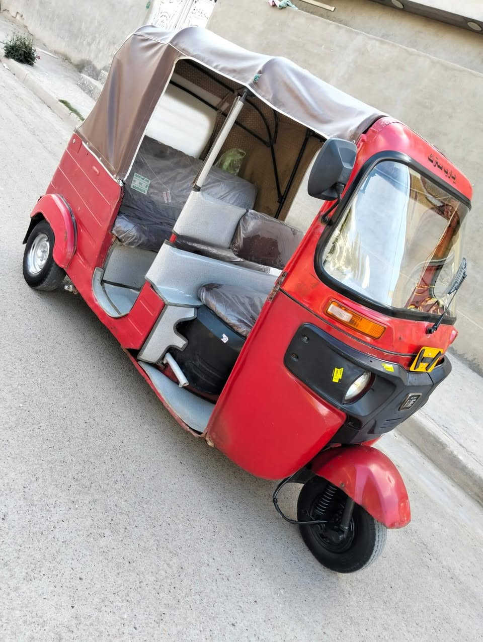 سلام عليكم تكتك البيع موديل ١٧ شهر  12  دخله بل 18                 معمره تعمير كامل الف ما تصرف عليه    جهزه مكينه مال عشرين وراق مصطفى صوليات سعر    400 3 وبيه مجال مكاني بغداد الرشاد  نتصل وتدلل ***********
