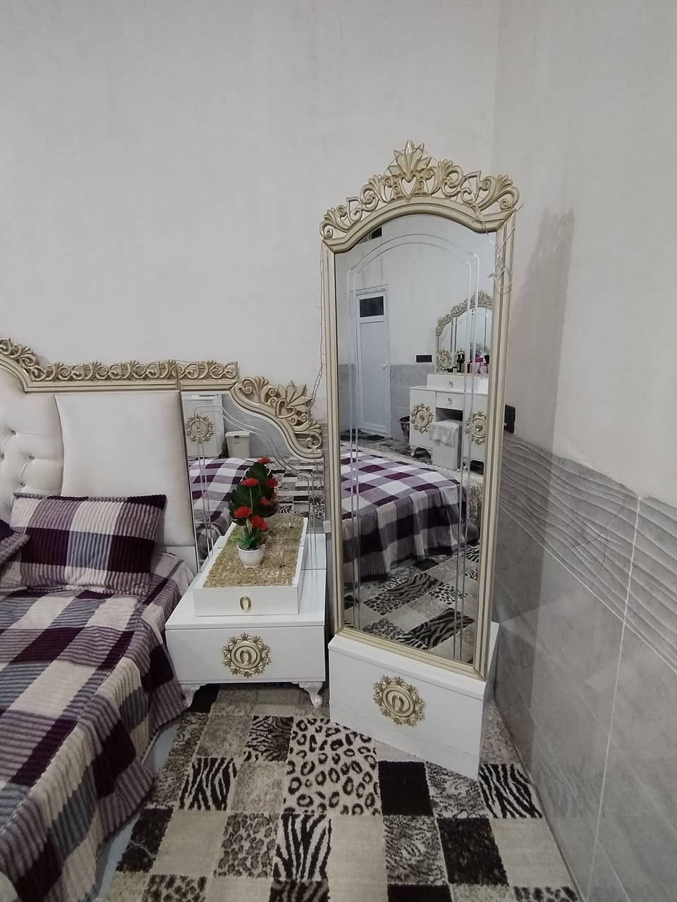 للبيع غرفه نوم تركي نظافه فول شخط مابيها اخو الجديد بسعر 700 بيها مجال ***********
