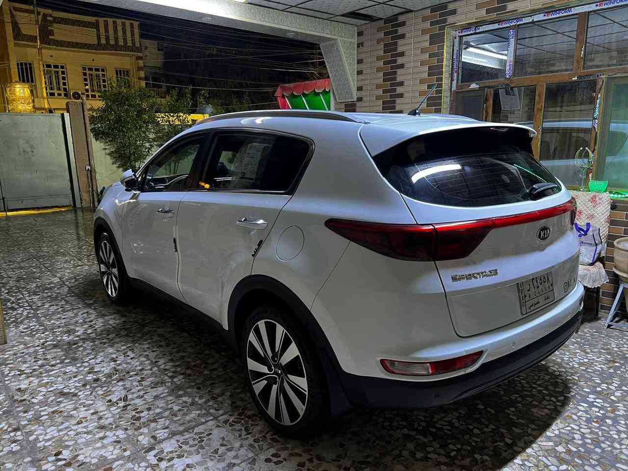 السلام عليكم للبيع كيا سبورتج خليجي ٢٠١٦ سياره كلش حلوه كفاله من الصبغ والتبديل فقط الواضح بالسونار رقم بغداد  بأسمنه تحويل مباشر كير مكينه كفاله مكان السياره فلوجه السعر ١٧٢ $ بيها مجال حك العمله ***********
