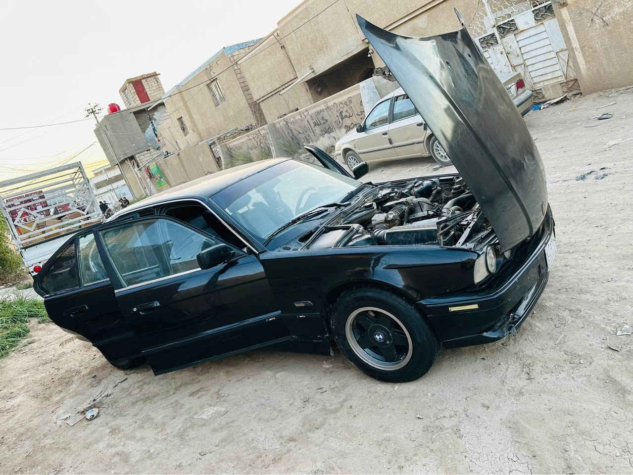 سلام عليكم 
بي ام 535 كير عادي موديل 1991
رقم بغداد باسمي 
مكينه وكير نضيفات 
صبغتهه جديده عضمتهه موس 
بجم عريض لايت سوار ومنضومه زنون عالي
تبريد منضومه جديده❄️ 
وياله بوربت وتخم تاير جديد
داخله جلد نضيف كلش 
السياره بيهه شلعه تشك الاول والثاني والثالث
ومعدل شرط 200
السعر 38
مكاني بالحله حي العسكري *********** حلة, بابل
