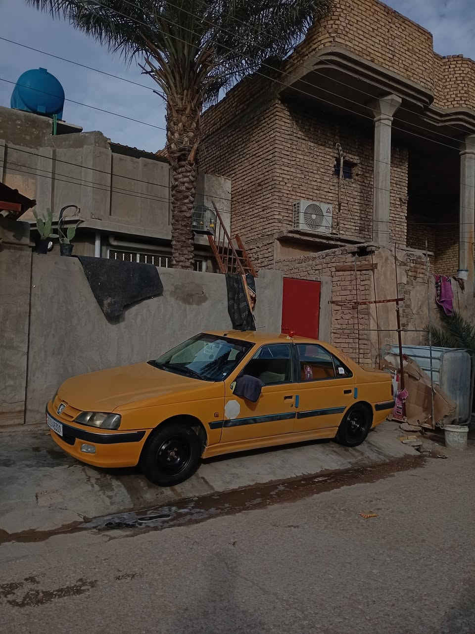 سلام عليكم بيجو بارص البيع موديل 15 راقم انكليزي بغداد مصفر هيه وقرامات العنوان واسط الكوت مركز المدينه *********** سياره بسمي الرقم بي واتساب
