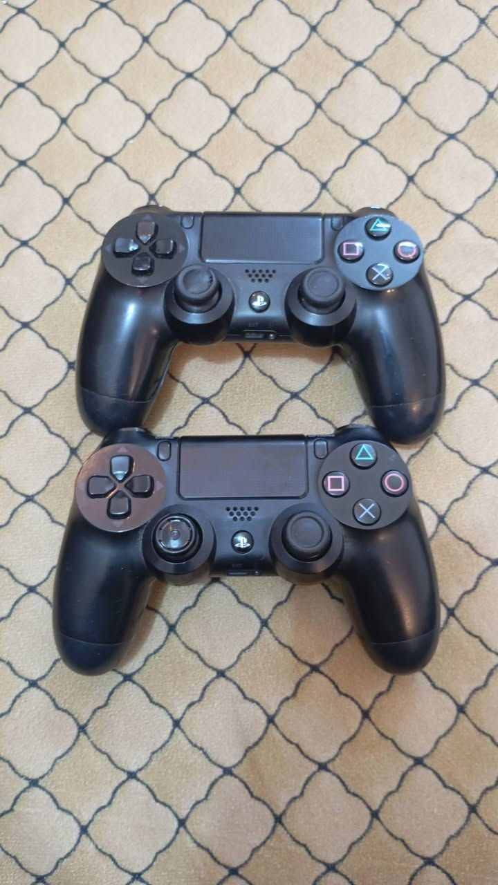 سلام عليكم عندي بلي فور سلم ويا يدات 2 ولوايرات موجوده ويا 3 اقراص وداخل البلي موجود 4 لعبات الجهاز نضيف ممفتوح  سعر البلي 350 عنوان بغداد الحريه رقم***********
