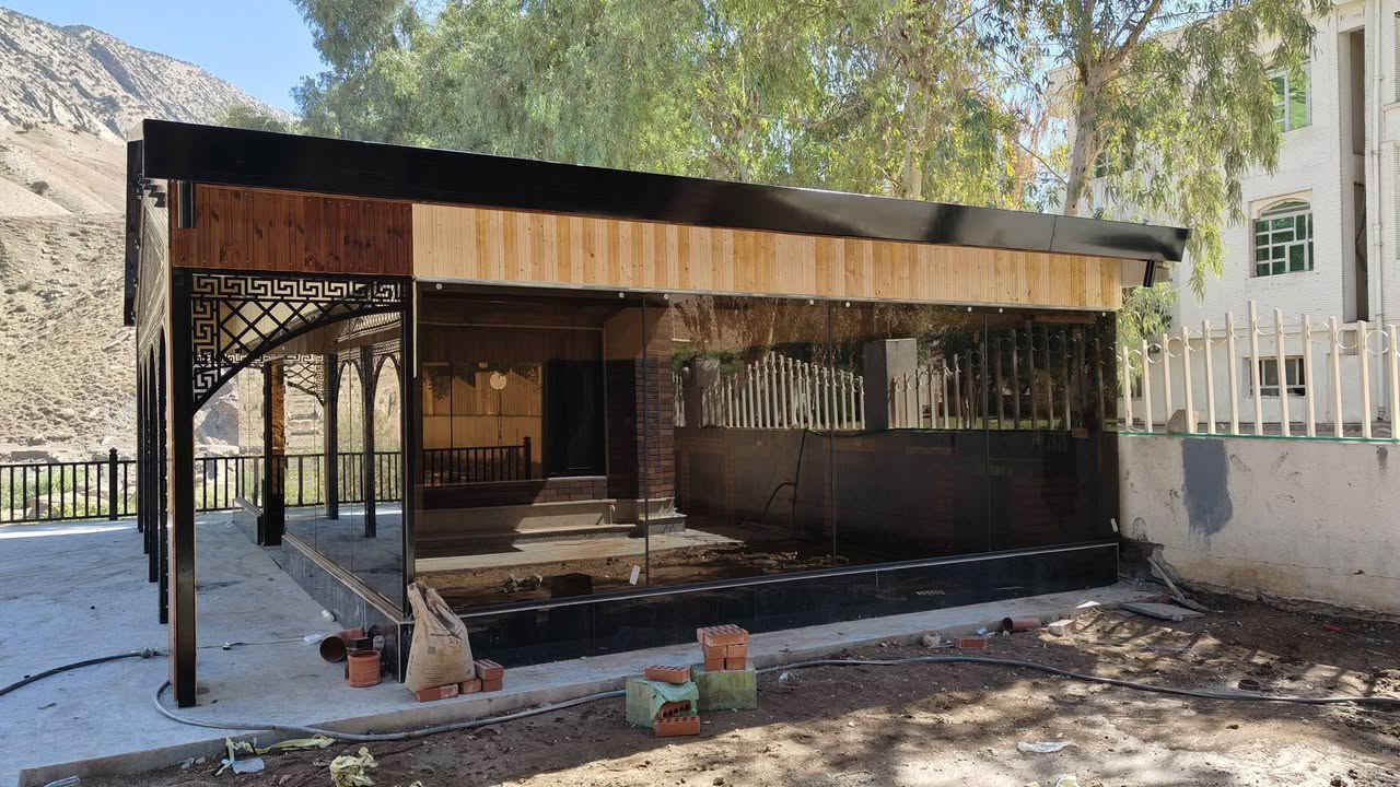 وەستا هژار  ***********
بۆ دروست کردنی بینای ئاسنو کەپری  شوێە گەشتیاریەکان
