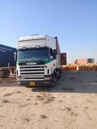 سكانيه موديل ٢٠٠٣ كير ٩٠٠ مكفول محرك مكفول اكسل مكفول عربانه اوربيه مز...