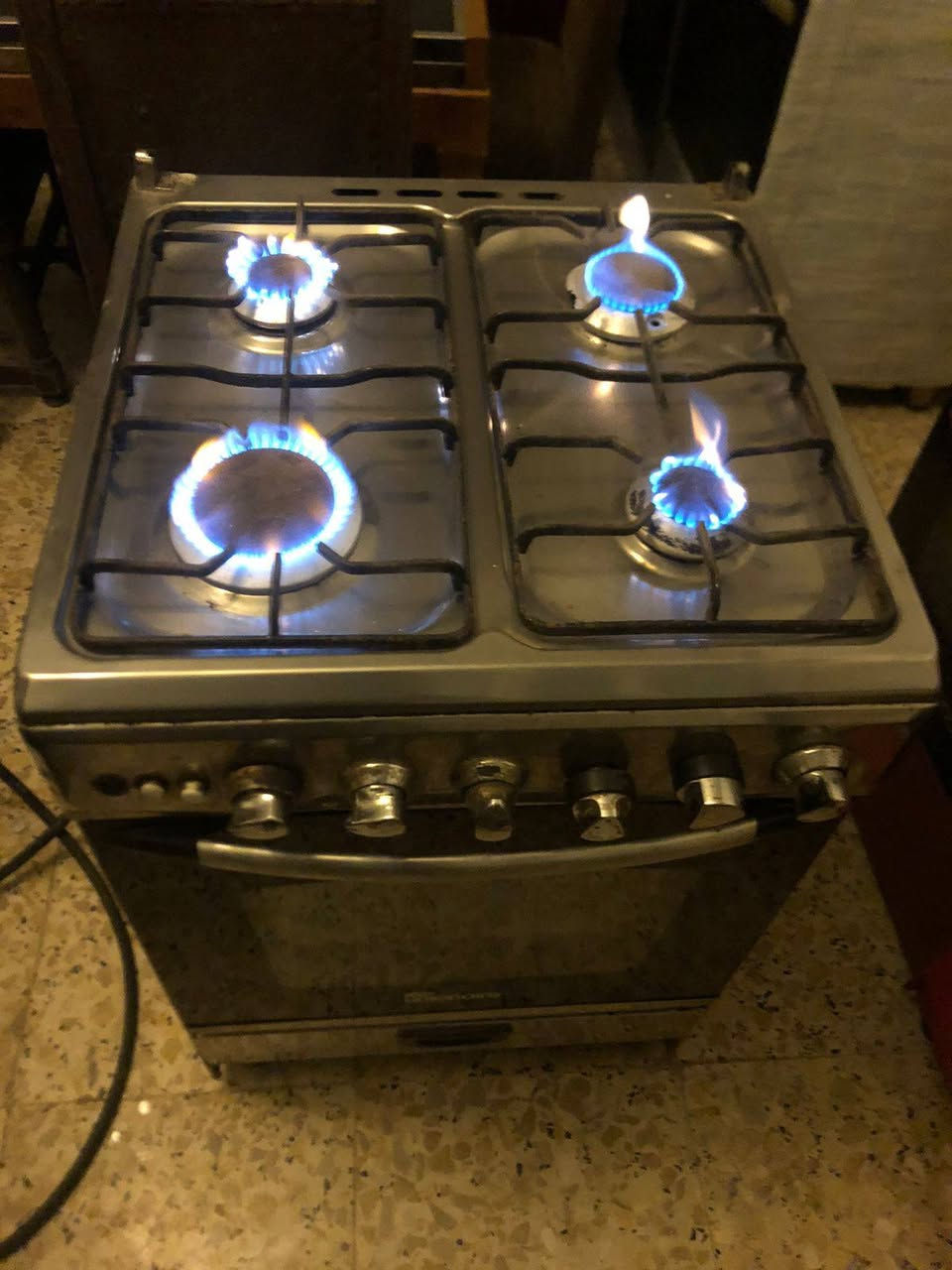 عندي طباخات لبيع بسعار مناسبة عندي خمسة مشاعل وعندي ربعة مشاعل سعار مناسبة مكاني بغداد *********** وساب بي
