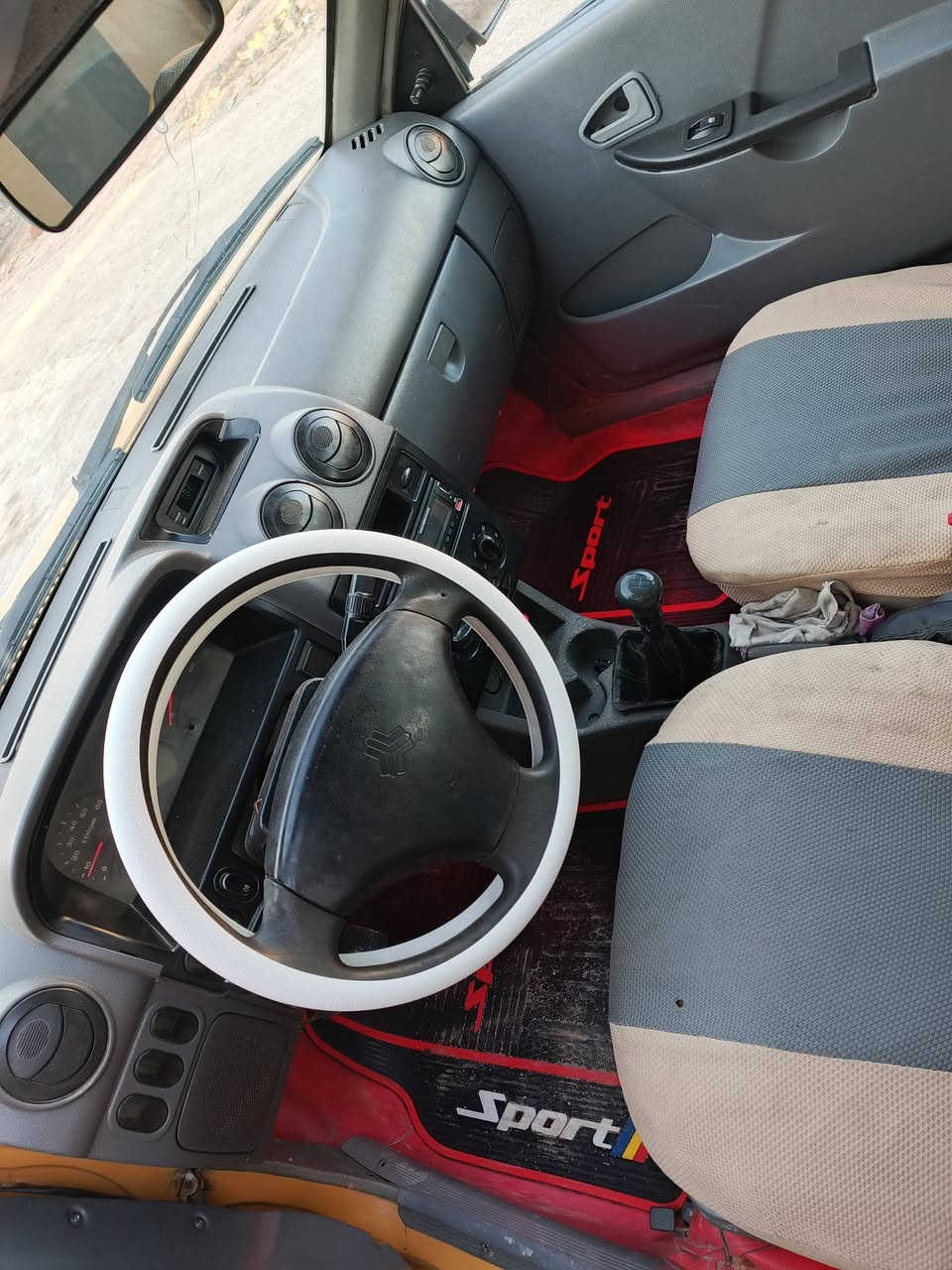 السلام عليكم سياره موديل 12تخم تايرجديد حداديه جديده السنويه لل27 مكاني بغداد لسعر (27)لهاتف***********
