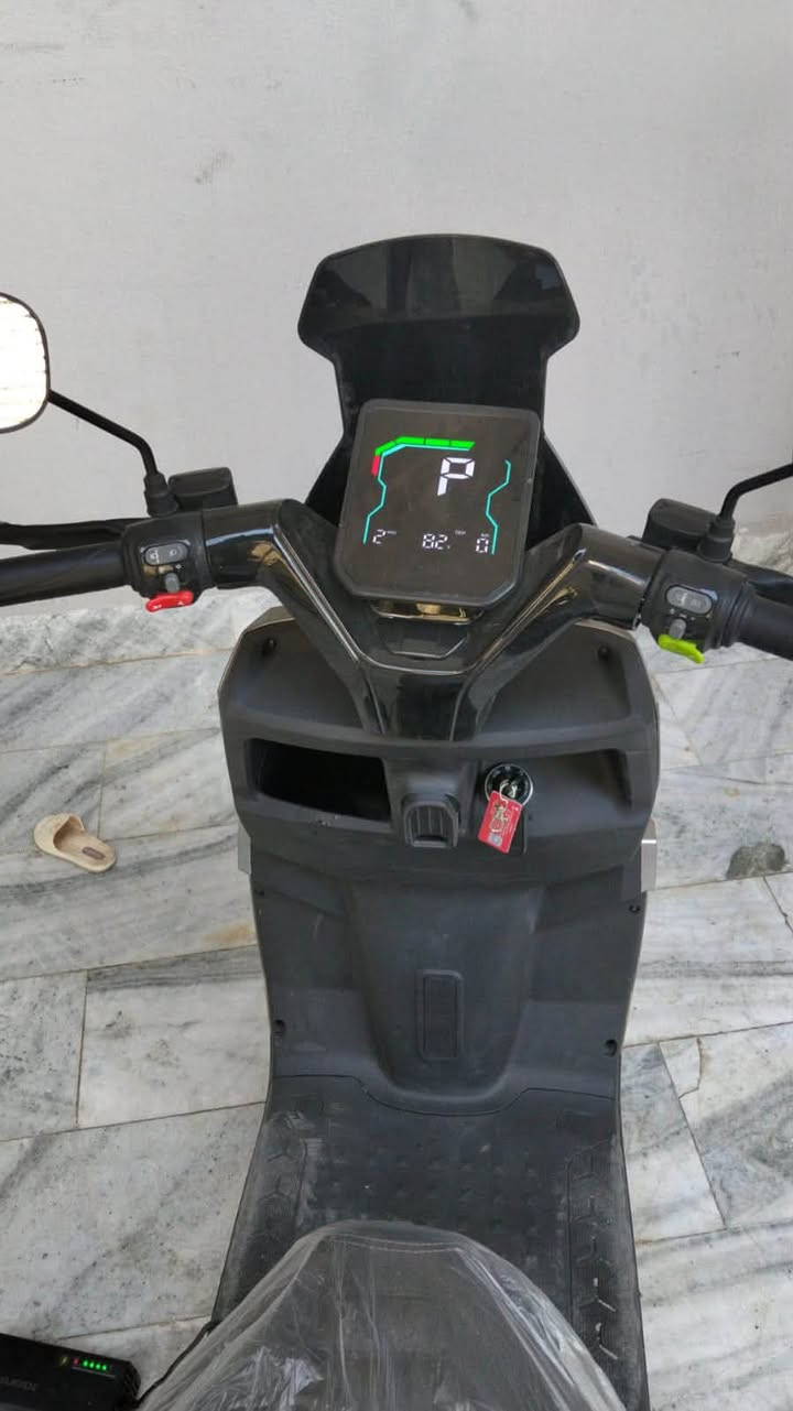 دراجه هودي كهرباء بيه 6 بطاريه
تمشي 50 كيلو سرعته 70 هسه اخذته زيرو 0️⃣ 
السعر 950 وبيه مجال مكاني بصره 
***********
