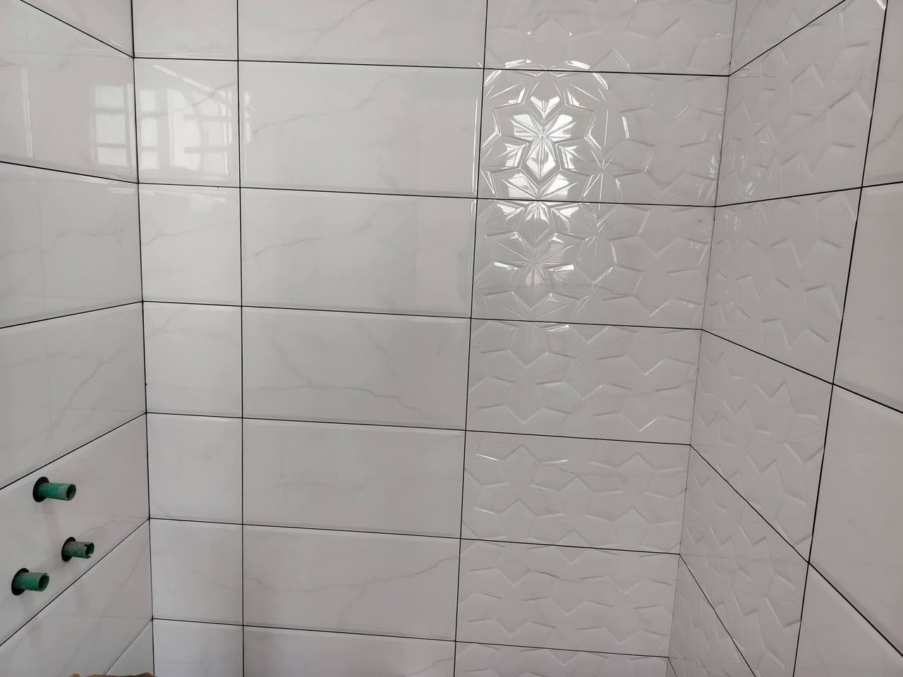 سلام عليكم خلفة سراميك متفرق شغل رضي جدرا شغل نضيف ستلام مهندس ***********
