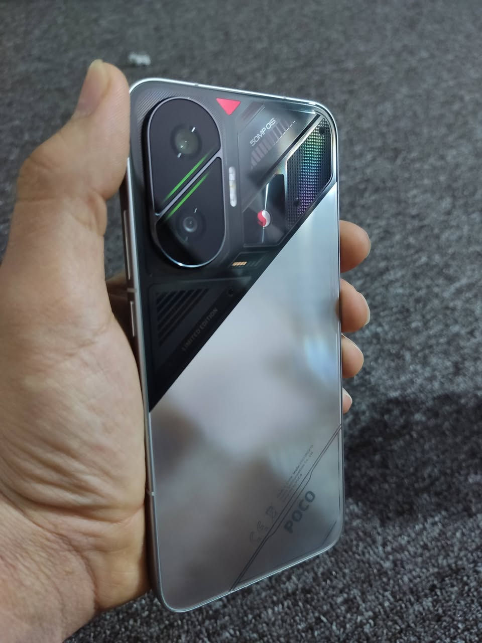 سلام عليكم
بوكو 5G F7 
ذاكرة 512 ورام 12
ببجي 120 فريم🔥
مشحون 14 مره فقط بطارية 100%
استخدام جداً بسيط
الجهاز بدون ملحقات فقط الجهاز بحدة 
السعر 400 الف وبي مجال بسيط 
العنوان البصرة القبلة للأستفسار ***********
