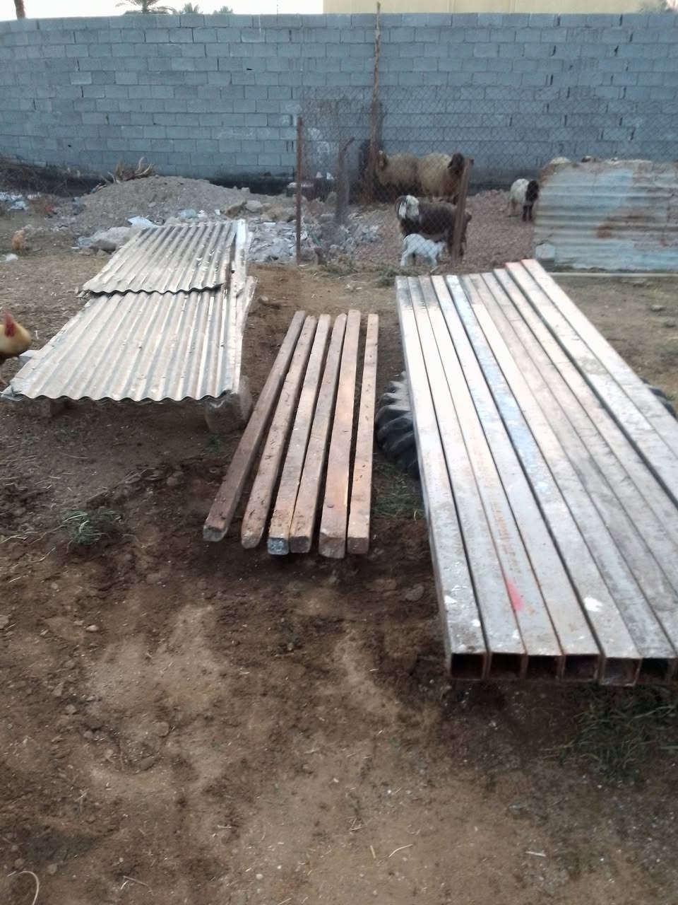 سلام عليكم للبيع سكله بياض نظيفه مشتغل بيها بيت واحد 
جساريات /2
سيور حديد العدد/9
سيور خشب /6
جينكو/15 جينكوه
سعرها/600وبيه مجال الشراي يتصل***********
