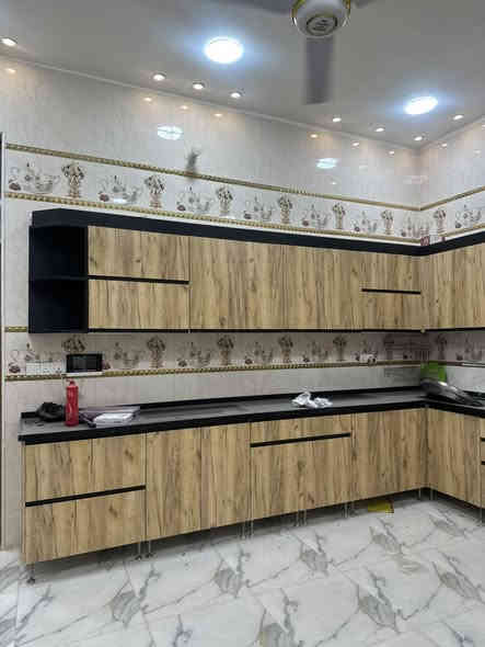 بيت للبيع المساحة 200 م سند زراعي 25 العنوان حي بابل خلف السايلو بناء حديث اشراف هندسي 
البيت يحتوي علي  طابقين :
الطابق الاول غرفتين نوم صالة مطبخ استقبال صحيات داخلية وخارجيه 
الطابق الثاني غرفه نوم سطح داخلي 
البيت فارغ جاهز للسكن مجهز بسبالت وخزانات مياه كبيره وكاونتر نظيف ومنظومه كاميرات  
تحويل مباشر  باأسم المشتري 
السعر المطلوب 120 مليون قابل للتفاوض.
الاستفسار والمعلومات اكثر 
***********
