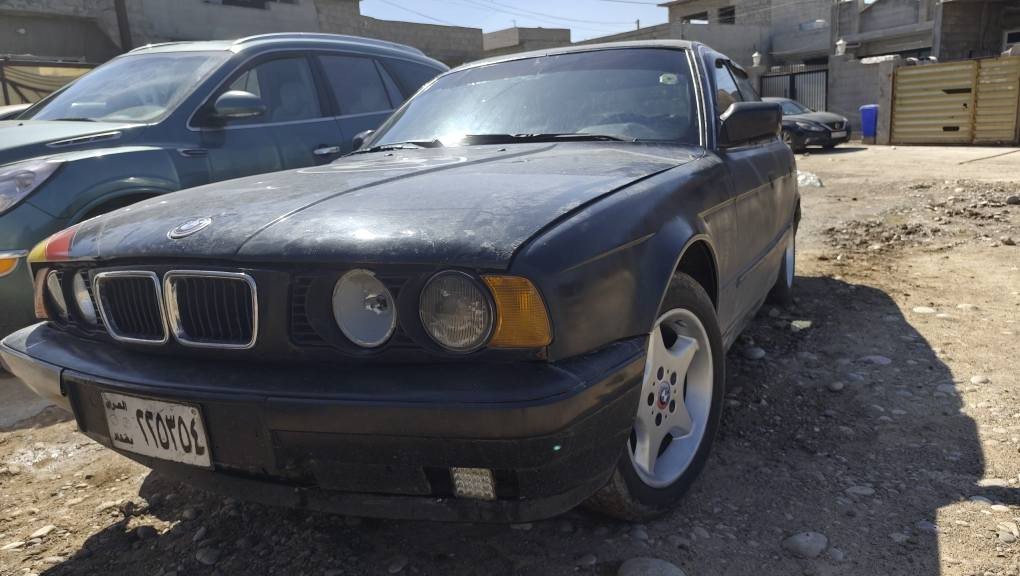 فرۆشتن و گۆڕینەوە 
بیئێم مۆدێل 91 
مەکینە 520ی کەپس و گێڕ عادی 
ئاڕم پلاستیکە ئاڕمەکەی بزربووە
استنساخی لەگەڵە و ئەوەلیاتی بەشەرت
تایەو ویلی خاوێنە 
وەرگەڕاو نیە لێدرانی قورسی نیە 
موشتەری تێل بکە یان نامە بنێرە 
سەیارە لە هەولێرە 
*********** أربيل, العراق
