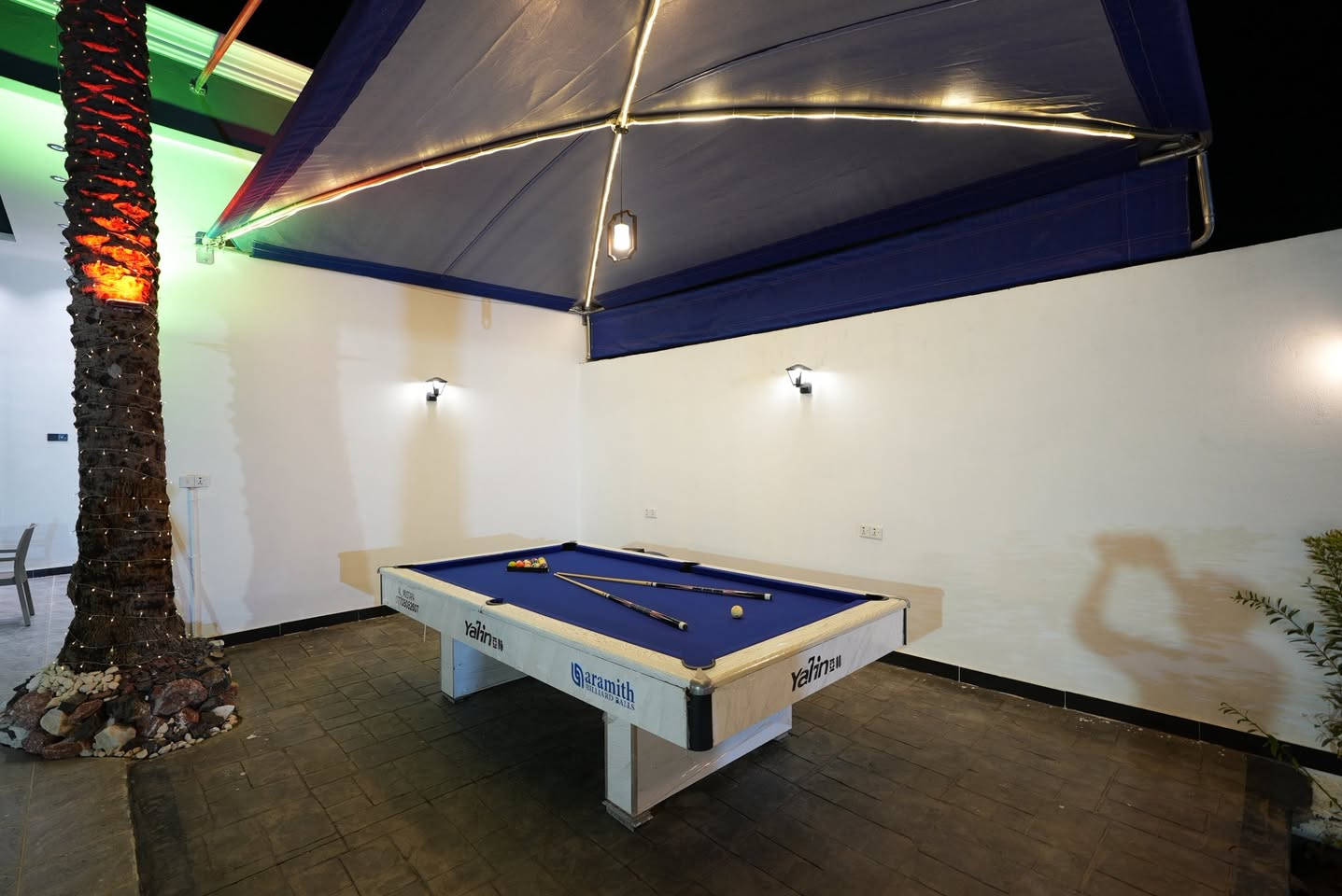 شاليه هلا وغلا 🏀🎢🎆
■غرفتين نوم وصالة ومطبخ وصحيات 
■مسبح للكبار 
■مسبح للصغار 
■العاب للصغار وللكبار 
■حديقة كبيرة  
■ادواة للشواء ومكان شوي كامل 
■جلسات خارجية 
■كراج داخلي 
■كهرباء ع مدار 24 ساعة 
■انترنت مجاني مفتوح 

■يرجى الالتزام بالشروط :
●ممنوع التأجير المختلط للشباب والبنات 
●ممنوع ادخال الخمور ومكبرات صوت الموسيقى 
●اذا كانت عائلة سيتم التأكد من رقم الهوية العائلي 
●غير مسؤولين عن اي حادث عرضي او غرق  
●يرجى المحافظة على نظافة المكان والممتلكات
● في حال عدم الالتزام بالشروط اعلى سيلغى الحجز ولا يسترجع المبلغ المدفوع.
 
الشفت الصباحي 8 صباحاً إلى 6 مساءاً السعر 150 الف 
الشفت المسائي من 8 مساءاً إلى 6 صباحاً 
السعر 150 الف 
اليوم الكامل من 8 صباحاً إلى اليوم الثاني 6 صباحاً
السعر 300 الف 
ايام الخميس والجمعه 
سيكون سعر الشفت 200 الف 
للاتصال *********** 
العنوان بغداد الراشدية قرب الجزيرة السياحية
