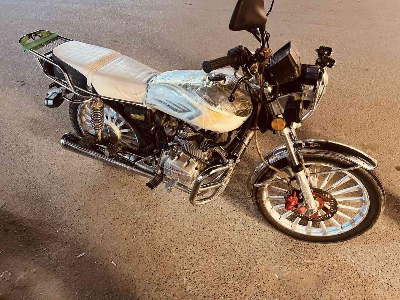 السلام عليكم سيفان موديل24 نضافته100/100محرك بلادي ممفتوح كهربائيات كله شغاله السعر 750وبيه مجال شي قليل العنوان قضاء الخالديه***********
