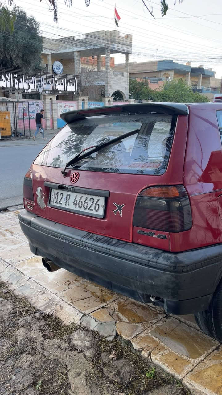 السلام عليكم 
كولف نفخ موديل ٩٢ للبيع
السيارة بدون حادث وبدون صبغ
محرك 0.3 كير عادي ٥ سرعات
السيازة نظيفة ومصروف عليها تايرات جديدة كابريتر جديد وهواي امور
سنوية وهزة ورقم جديد شرط التحويل 
السعر ٣٠ وبيها مجال
مكان السيارة الموصل
للاستفسار ***********
