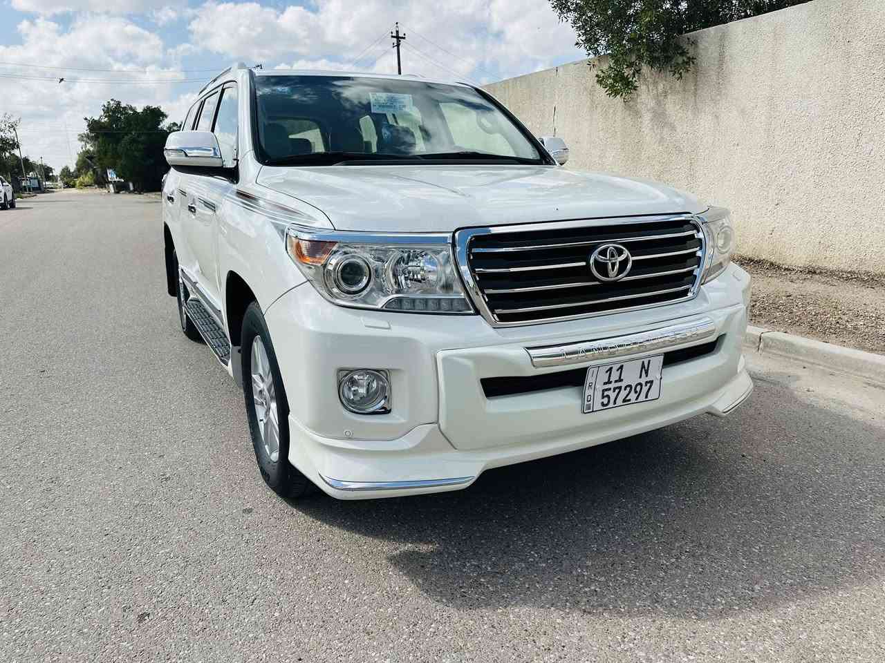 لاند كروز 2012 خليجيه فطيم ام الطفايه جديده جدا اي نقص مابيه من كلشي تخم تاير وصدر دوشمه وأرضيات جدد ادامه كامله مناقصه شي ترايه جديد لوك بيه قطعتين جاملغ خلفي وباب خلفي وبيه بارد شي بسيط  حساس امامي خلفي وبصمه وثلاجه وكامره وشاشه وكشن كهرباء مكاني بغداد حي العامل ***********
