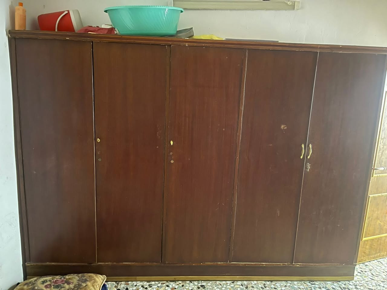 غرفة متكونه من ميز تواليت وكومديات اثنين وجربايه وكنتور خمس بيبان ب250 في التاجي


**إذا كنت صاحب هذا الإعلان وتريد حذفه لأي سبب، رجاءا أرسل رسالة إلى الدعم الفني**