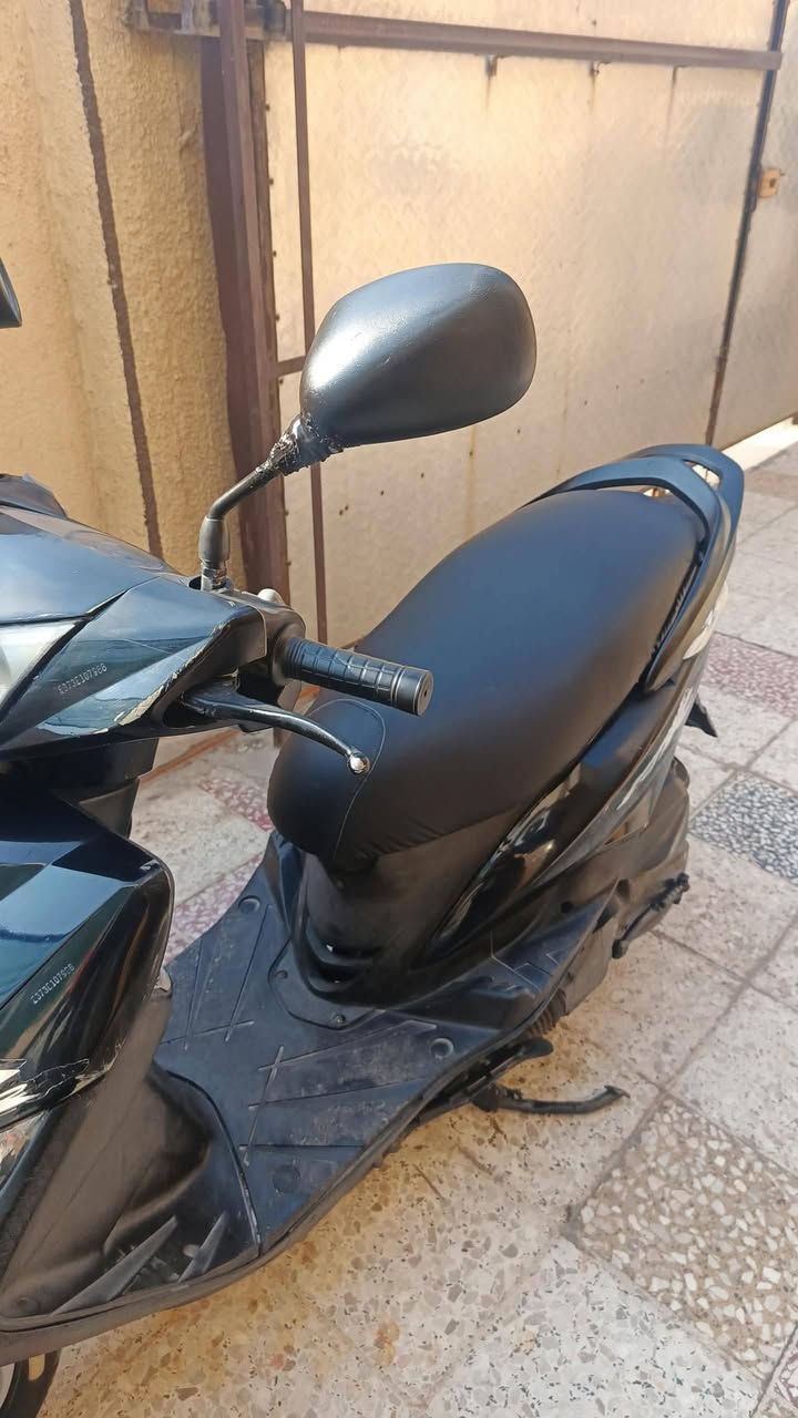 السلام عليكم دراجه ماكس ثعلب 140 كفرات مختمه ختم واحد بلاديه مكينته حلوه ورزنه شاده باتري جديد الكهربائية كله شغاله بس الكيج مال سرعة و بانزين مايشتغل الدراجه حلوه وخير من الله السعر 650وبيه مجال العنوان بغداد الكريعات قسم البلدي الكويتي الرقم ***********
