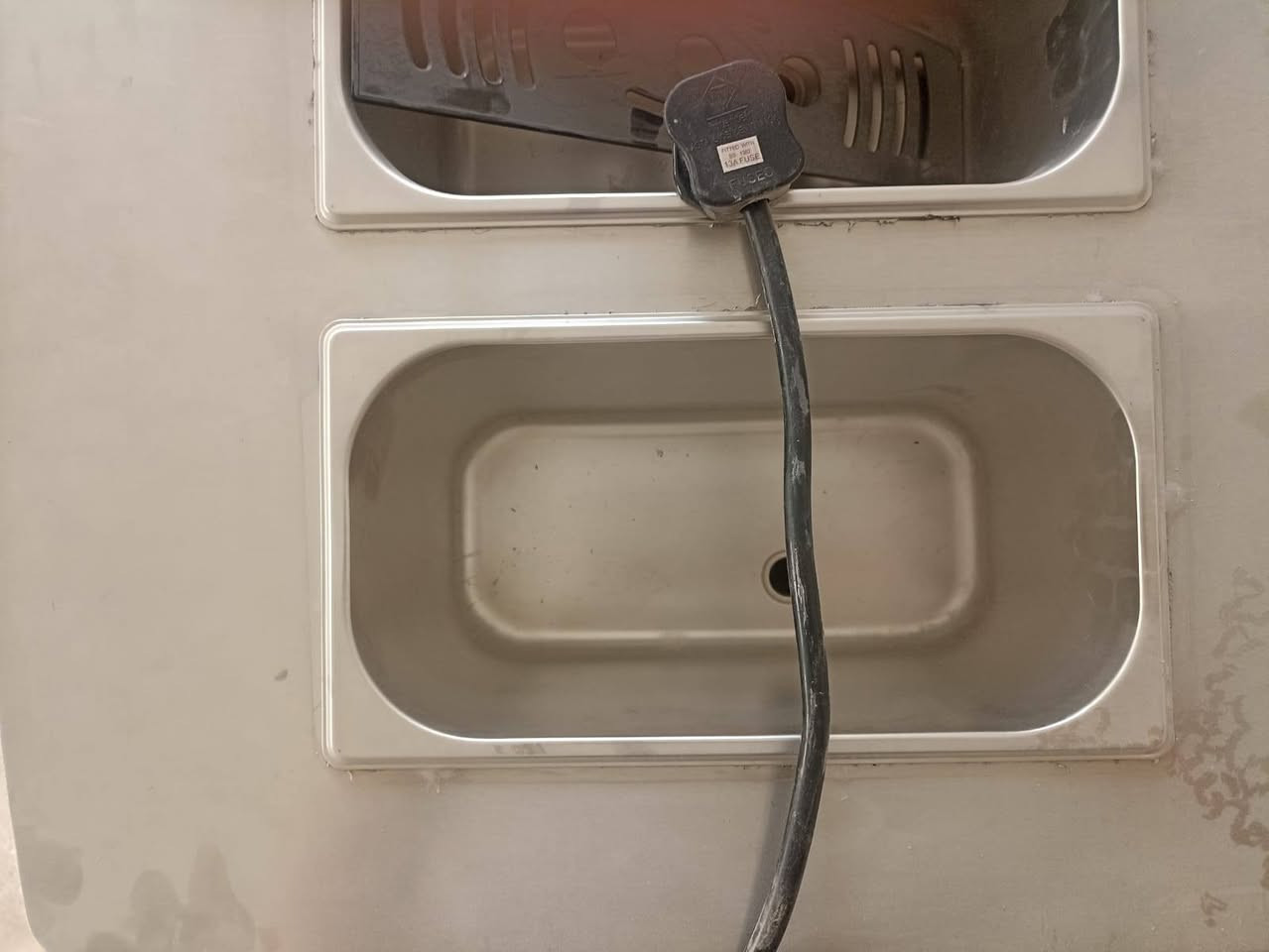 للبيع مكينه آيس كريم متوفر توصيل لجميع المحافظات للتواصل واتساب ***********
