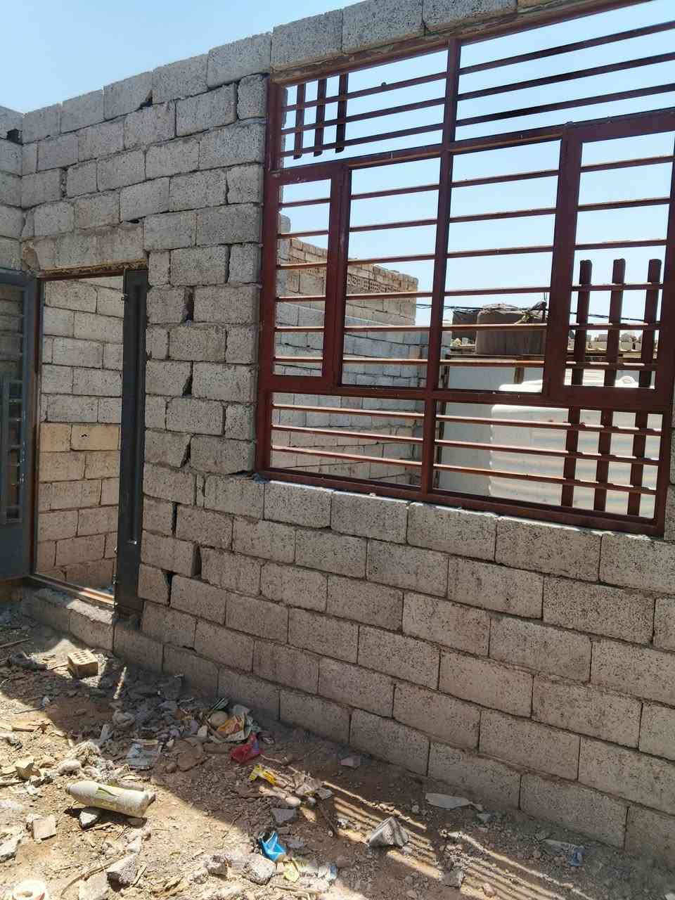 🏠 للبيع بتلو طابوق وصب شريطي بلوعه طابوق وصب
​(دوانم الشمري - بظهر سليم أبو الحديد)
​📏 المساحة: 200 متر مربع.
​📍 الموقع: تبعد 150 متر فقط عن الشارع العام.
​🛣️ الخدمات: تقع على شارع مبلط، مع توفر كافة الخدمات الأساسية.
​🏗️ تفاصيل البناء (هيكل كامل):
​🛏️ غرفتين.4*5وصاله5*10ومطبخ4*5واستقبال5.5*4.5
​☀️ منور للتهوية.180*5
​🧱 سقف (سندويج بنل).غرفتين ومنور
​🔨 أرضية صب بالكامل.غرفتين ومنور +مجاري +ماء
​📞 للتواصل والاستفسار (اتصال):
*********** 📲
