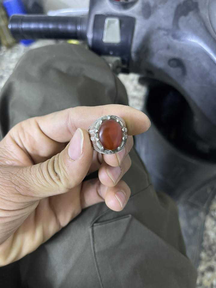 زبرجد 65 
عقيق مشمشي قديم 45 
***********
بغداد الررئاسه شارع 20
