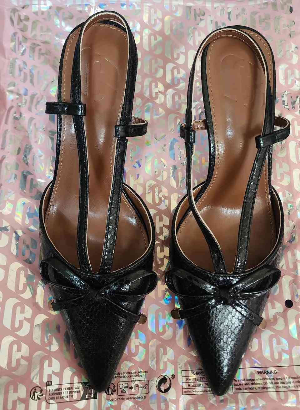 ئەم پێڵاوانەم لە شی ئین داواکردوە،لەپێ نەکراوە قیاسی 36نوسراوە بەڵام 37،، واتە بۆ 37 ئەبێت بۆمن گەورەیە....بە $13دۆلار واتە 17000کڕیومە  بێ گەیاندنیش.....
دەیدەمەوە بە 14000 هەرکەس وویستی مەسج بکات....


**إذا كنت صاحب هذا الإعلان وتريد حذفه لأي سبب، رجاءا أرسل رسالة إلى الدعم الفني**