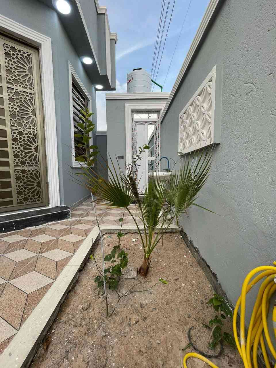 #اسعد_الله_اوقاتكم_بكل_خير⁉️👋🏼
***********
دار سكن للبيع بناء 2026

#المساحه 200متر 

#جنس_العقار :: طابو ملك صرف زراعي باسم عراقي سند 25 

#العنوان :: البصره البهادريه شارع سيد غريب مقابيل مرطبات جوز وموز

#يحتوي البيت على 2 غرف منام كبار
و ديوان
و مطبخ و صاله
و مناور عدد 2
و صحيات داخلي وخارجي  و كراج سياره
ويحتوي علي حديقه🌲🌲

#البيت جاهز من كلشي تستلم البيت عنده المكاتبه
كامل من مقطوره و كيزر و ماطور
جيب اثاثك و اكعد
و الف عافيه الي ياخذه

جميع الخدمات متوفره ماء كهرباء  
#السعر ((118 مليون وبي مجال 
فارق جاهزة للسكن تستلم بيتك عند المكتبة مباشر 
#للاستفسار الاتصال على الهاتف 📳📞
📳 ***********)📳
