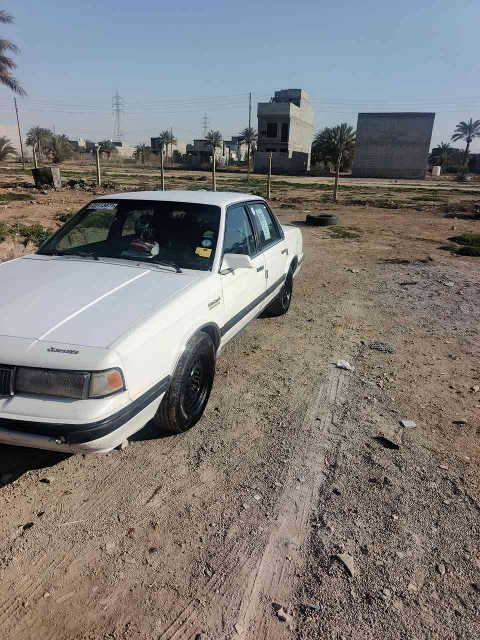 اولدز موديل 1990
سياره نضيفه نصبتها حلوه مثل مشوف بلصوره دواخل نضيفه 
كهربائيات كلها شغاله سياره ع لبلاد مملعوب بيها مكينه وكير بلادي بيها نواقص بسيطه بربرن امامي هيج شغلات بسيطه قماره وبنيد وصدوك فابلون لجماليه 
رقم بغداد لجديد انكليزي
السعر 32$ مكان لسياره بعقوبه
الشراي يتصل رقم ***********
