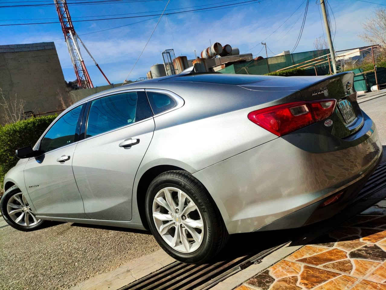 chevy malibu 2023 LT
رقم الشاصي _( 1G1ZD5ST3PF165928 )

شيفروليت ماليبو LT 
موديل _2023  _ رقم أربيل 
#مواصفات 
_{ LT _شغال عن البعد _كشن كهرباء_ هاند بريك كهرباء_تبريد ديجيتال _ تبريد قطعتين _ رادار تحديد المسار _ رادار مانع التصادم _ شاشة كبير _ ويل كب 17_ كشنات أمامي هيتر } يعنهي فول عدا البانوراما.(سلايد)

#عدادكيلومتر_ 78000 مايل

سيارة جديدة و بدون أي مصرف 
حجم المحرك _ 4 سلندر _1.5L turbo
حالة السيارة _ بدون صبغ _ بدون تبديل _ حادث خفيف جدآ _بجم كبس 
فقط بي تعديل في جاملغ خلفي جهة السائق (( بدون إرباك ))كلها سليمة 
 للأستفسار __ *********** واتساب و فايبر
