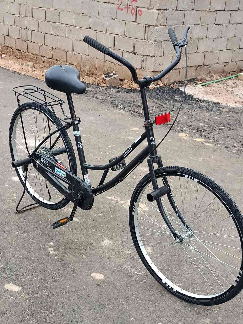 سلام عليكم شباب بسكل للبيع حربي لون اسود مديل2020السعر 120المكان بصرة الطوبه ونخيله يم لبوابه رقمي بس وتساب ***********
