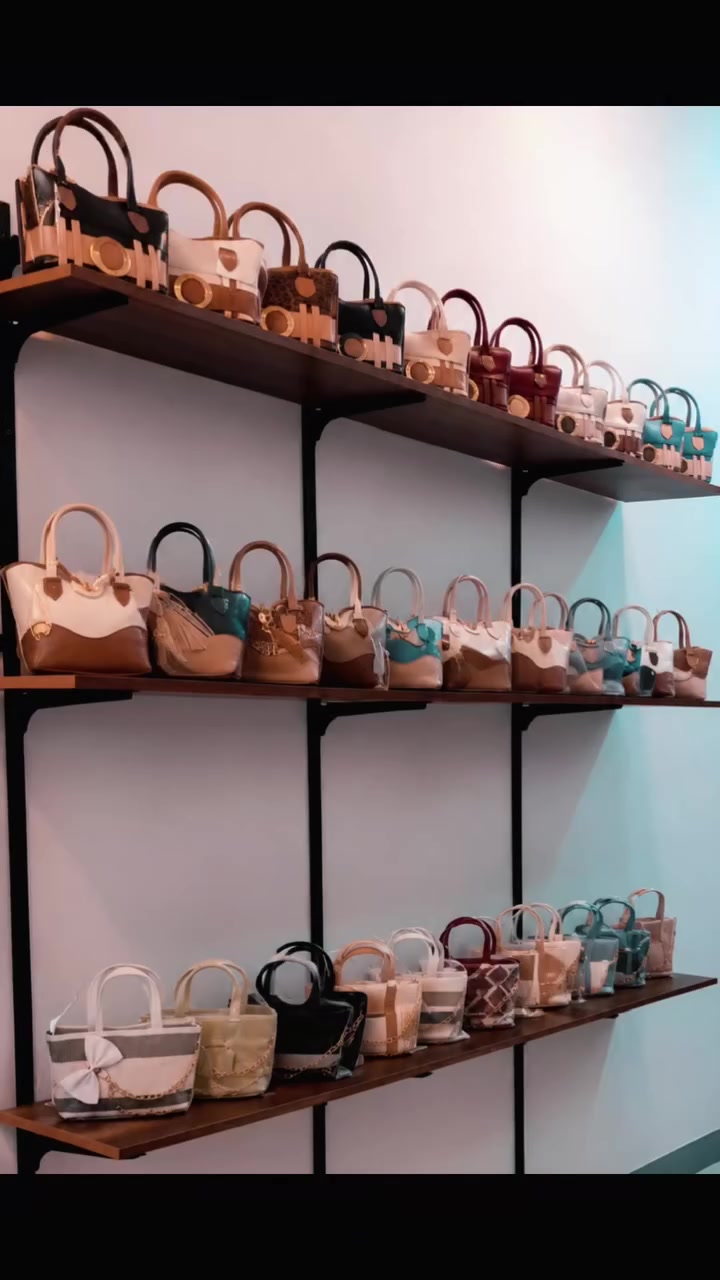 كوزمتك־كاتيا
✨ توفرت تشكيلة جنط نسائية جديدة ✨
ستايلات مرتبة وألوان تخبل 🤍👜
زورونا واختاروا الموديل اللي يعجبكم 🌸

زورونا  واستفيدوا من العروض قبل انتهاء العيد ✨

 📦تتوفر خدمة توصيل الى جميع مناطق الموصل 🚗 🚙 

#العنوان
 الموصل /حي الميثاق / قرب افران مكة /مقابل عمارة النعم


**إذا كنت صاحب هذا الإعلان وتريد حذفه لأي سبب، رجاءا أرسل رسالة إلى الدعم الفني**