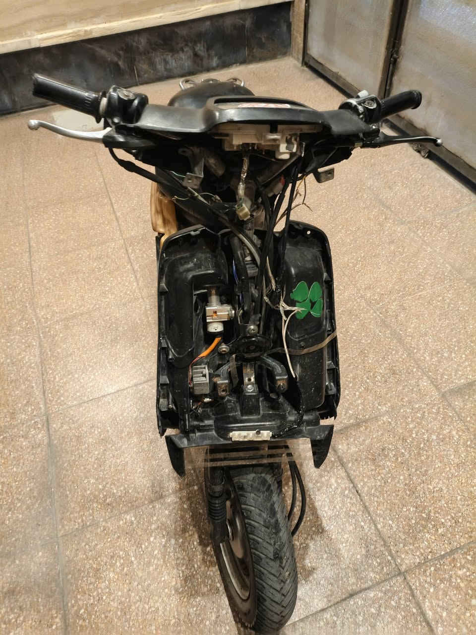 دراجه بطه 60 دراجه عوزها بس كفرات شغاله هندر وسلف بكل وكت بيها شلعه كامله مكمله كهربائييات شغاله بس كفرات مكينه ناعمه تجي وشوفها رايدها ب135 وبيها مجال حك جيه قليل مكاني بغداد السيديه رقمي ***********
