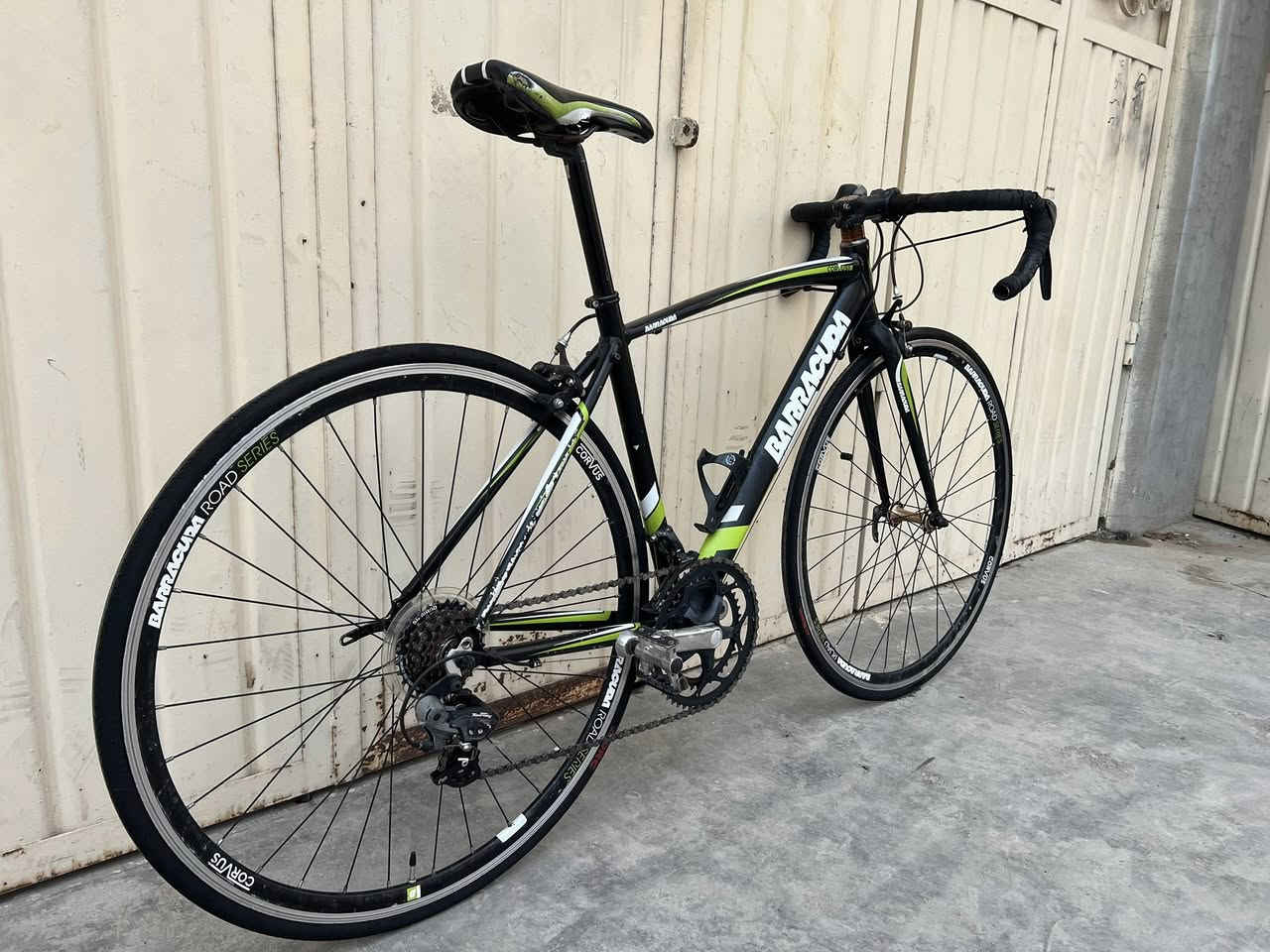 باسکیل سیباقی 
c700
فریم ٥٣cm 
المنیوم  جسمی 
مارکەی BARRACUDA 
بریتانی 
٧-٢ گیرەکانی 
دەسک گیرەکانی کلاجن 
 سعر٢٧٥ هەزارە 
گەیاندن بەردەستە
بۆ داواکرند *********** واتئاپی لەسەرە 
***********
