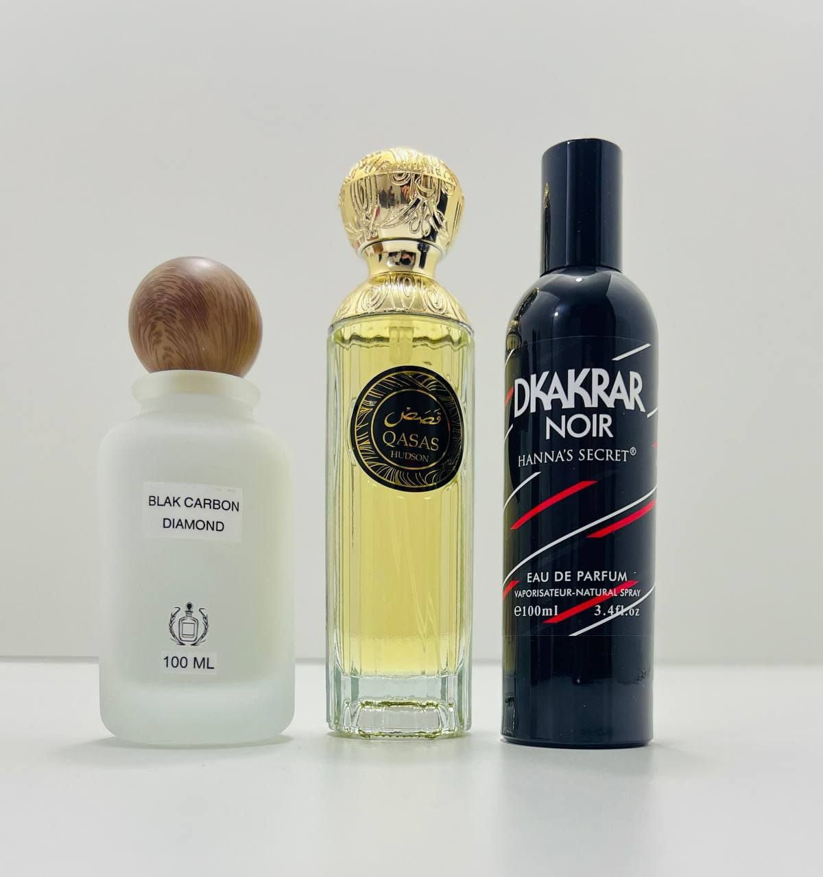 عطور فخمة ✨ مناسبة للرجال ومحبي الروائح الجذابة والقوية، 
1️⃣ Dkakrar Noir – Hanna’s Secret سبلاش رجالي 
🔹 عطر رجالي بطابع غامض وجذاب
🔹 ثبات عالي وفوحان قوي
🔹 مناسب للسهرات والمناسبات الخاصة
🔹 ريحة دافئة تميل للخشبي والتوابل
✨ خيار مثالي للرجل الواثق من نفسه.
2️⃣ Blak Carbon Amond – 100ML
🔹 رائحة عصرية أنيقة
🔹 مزيج ناعم بين النوتات الحلوة والخشبية
🔹 مناسب للاستخدام اليومي والعمل
✨ عطر هادئ لكن حضوره واضح.
3️⃣ Qasas Hudson – مناسك
🔹 عطر شرقي فاخر
🔹 نفحات عود ولمسة فانيلا دافئة
🔹 ثبات ممتاز يدوم لساعات طويلة
🔹 مناسب للشتاء والمناسبات الرسمية
✨ عطر فخم يعكس الذوق الرفيع.
📦 الكمية محدودة
🚚 توصيل لكل المحافظات مجاني
📩 للحجز مراسلة خاص


**إذا كنت صاحب هذا الإعلان وتريد حذفه لأي سبب، رجاءا أرسل رسالة إلى الدعم الفني**